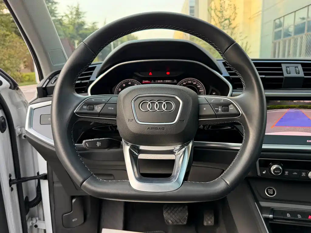 Audi Q3 — фото 10