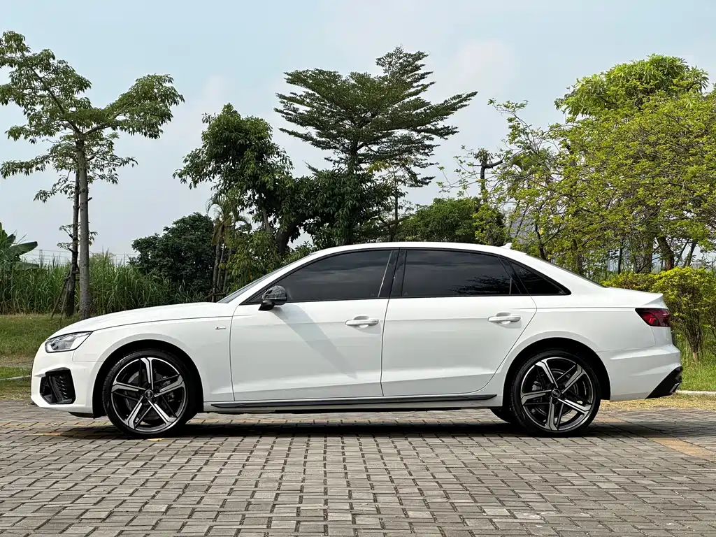 Audi A4L — фото 17