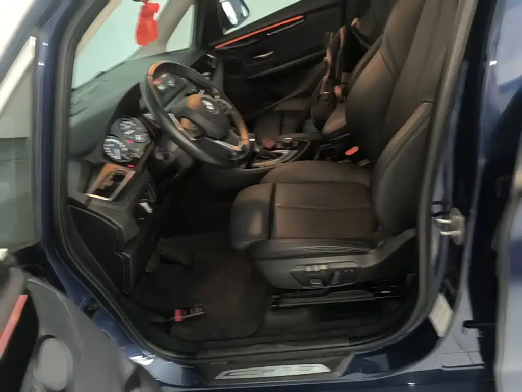 BMW 2 Series Active Tourer — фото 14