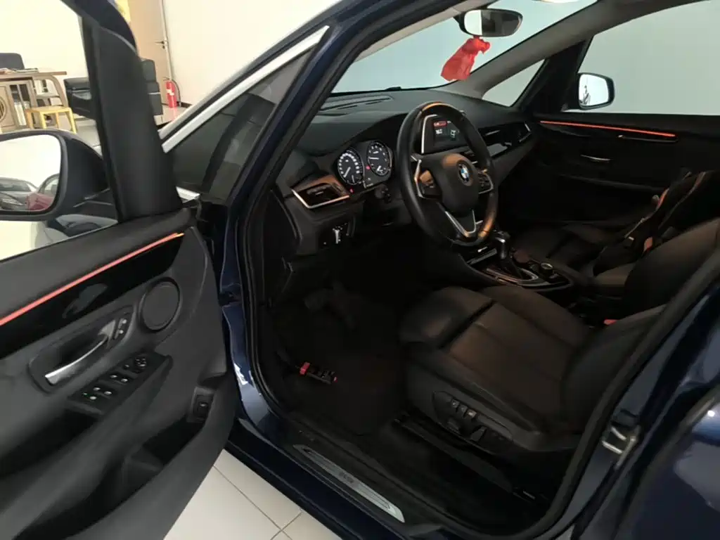 BMW 2 Series Active Tourer — фото 15