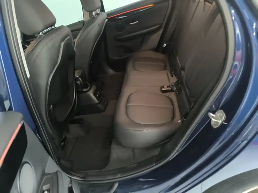 BMW 2 Series Active Tourer — фото 16