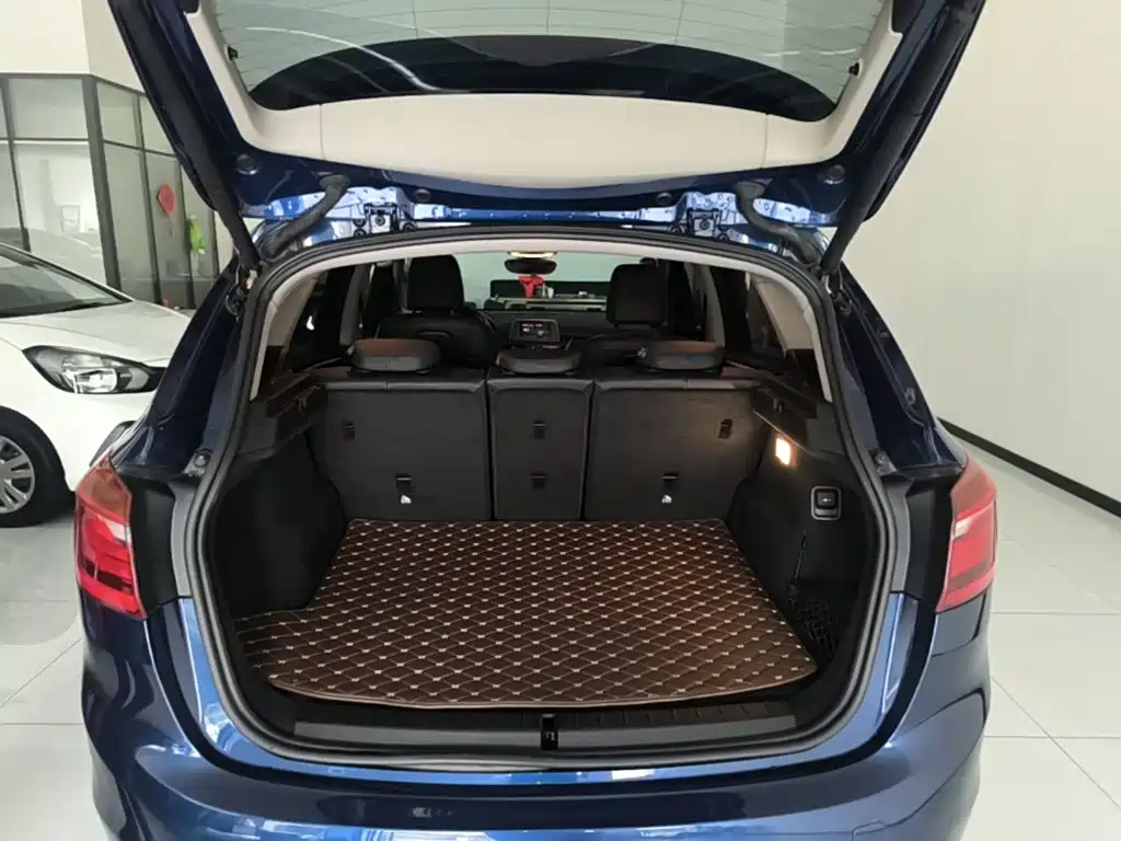 BMW 2 Series Active Tourer — фото 18