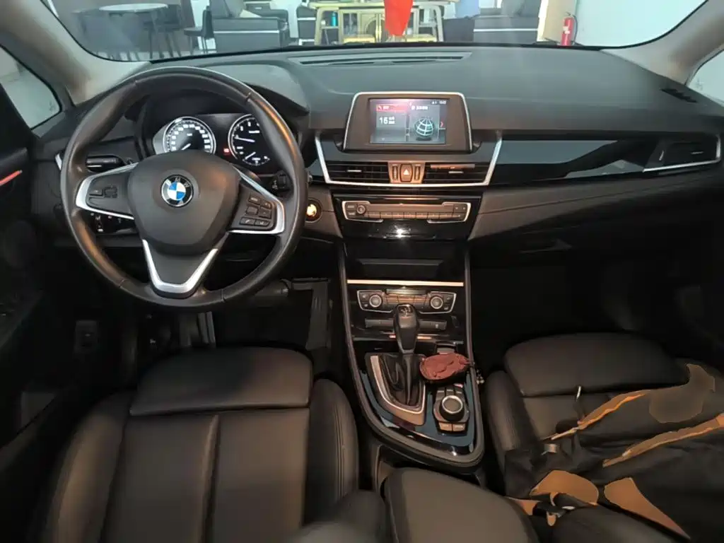 BMW 2 Series Active Tourer — фото 9