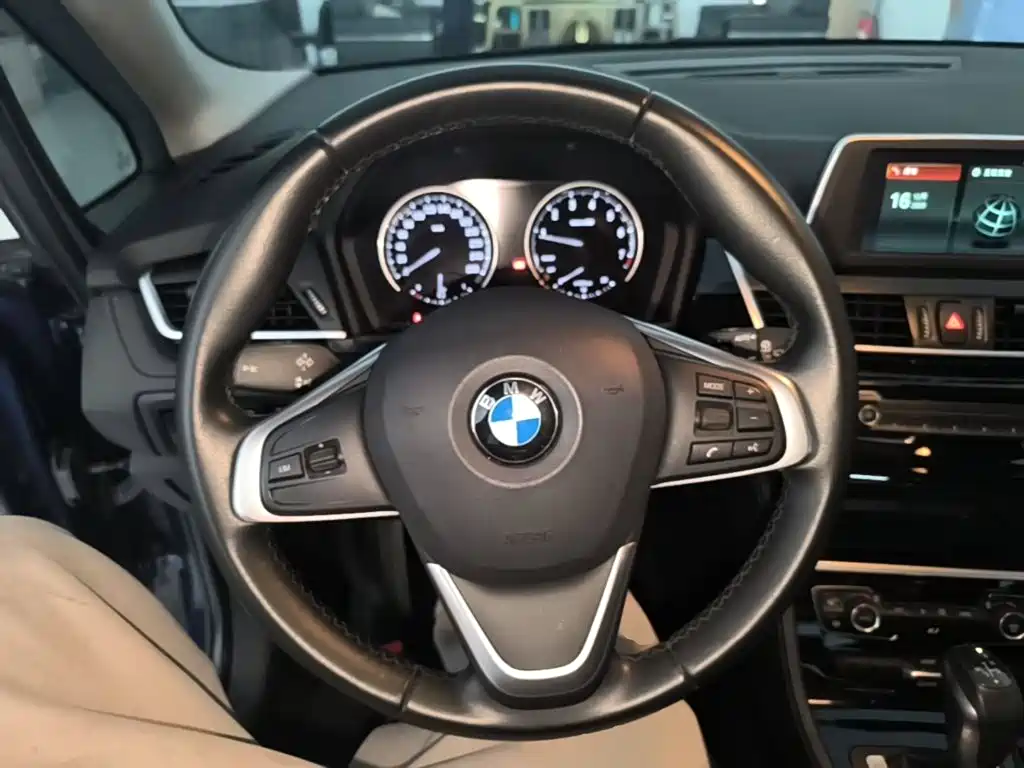 BMW 2 Series Active Tourer — фото 10