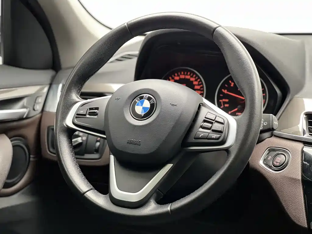BMW X1 — фото 18