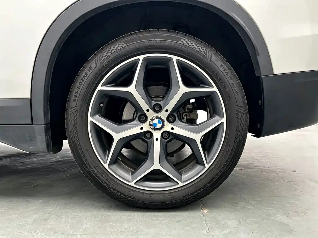 BMW X1 — фото 8