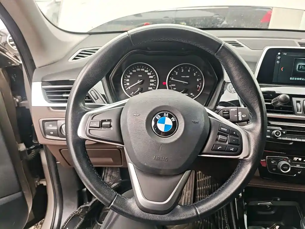 BMW X1 — фото 10
