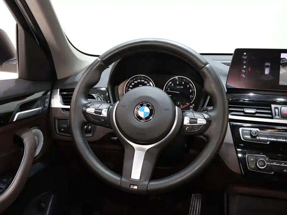 BMW X1 — фото 13