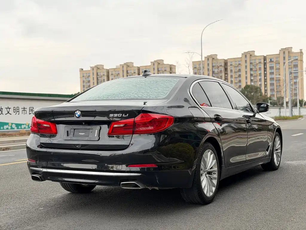 BMW 5 Series — фото 11