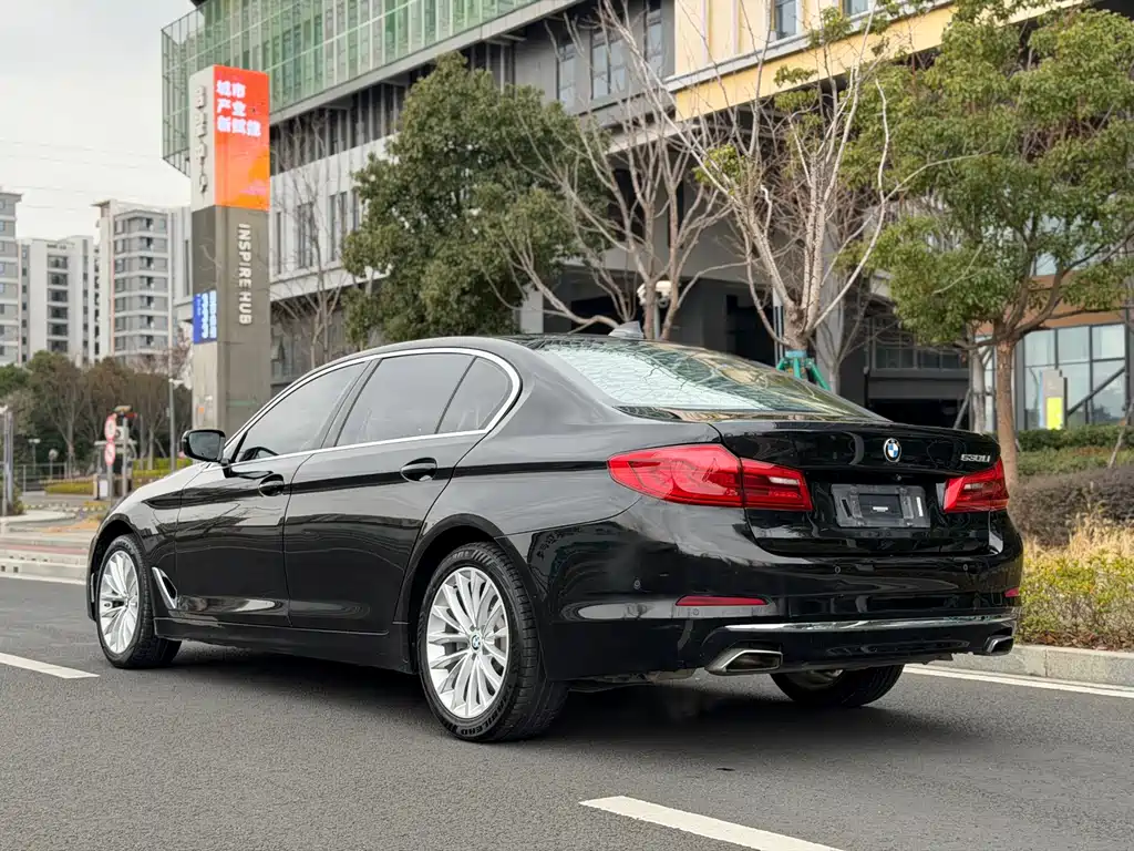 BMW 5 Series — фото 13