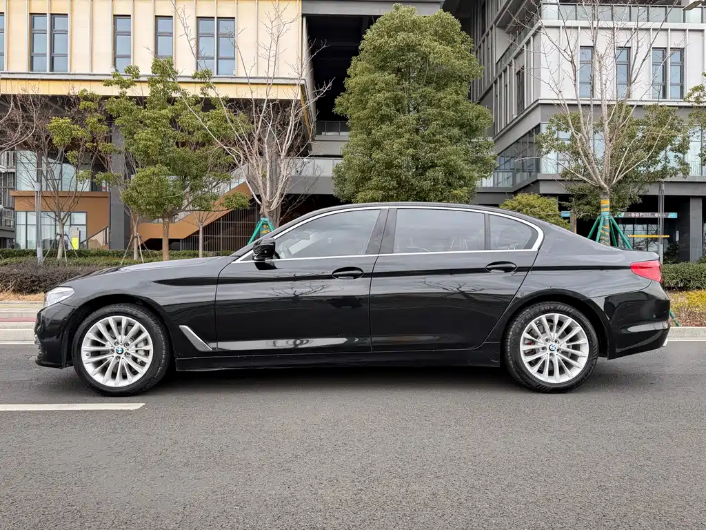 BMW 5 Series — фото 10