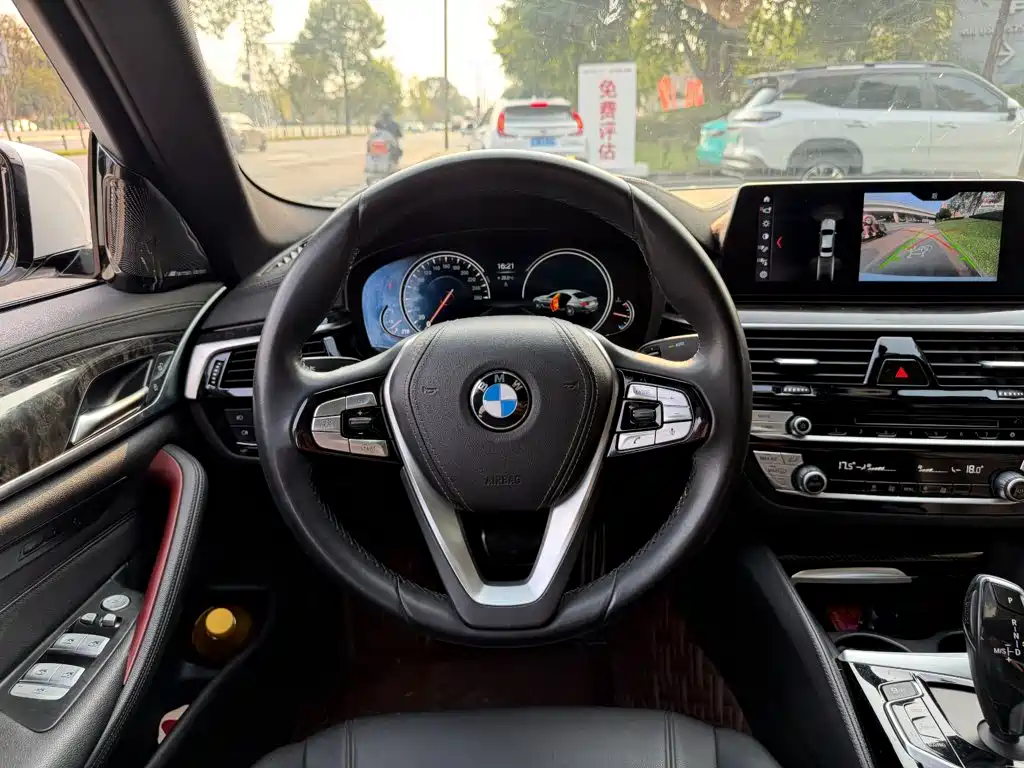 BMW 5 Series — фото 14
