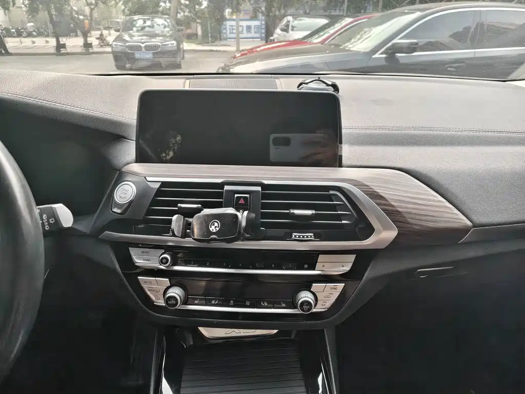 BMW X3 — фото 17