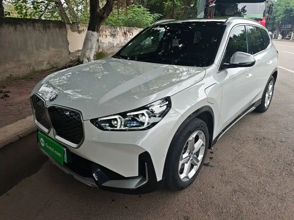 BMW iX1
