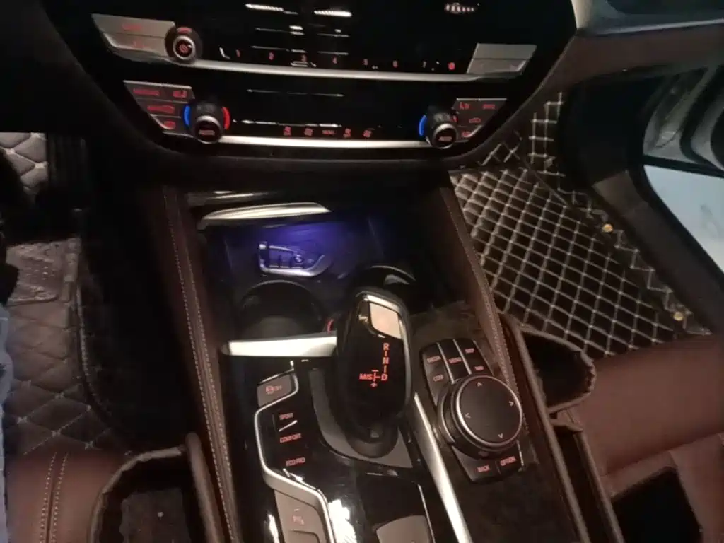 BMW 5 Series — фото 13