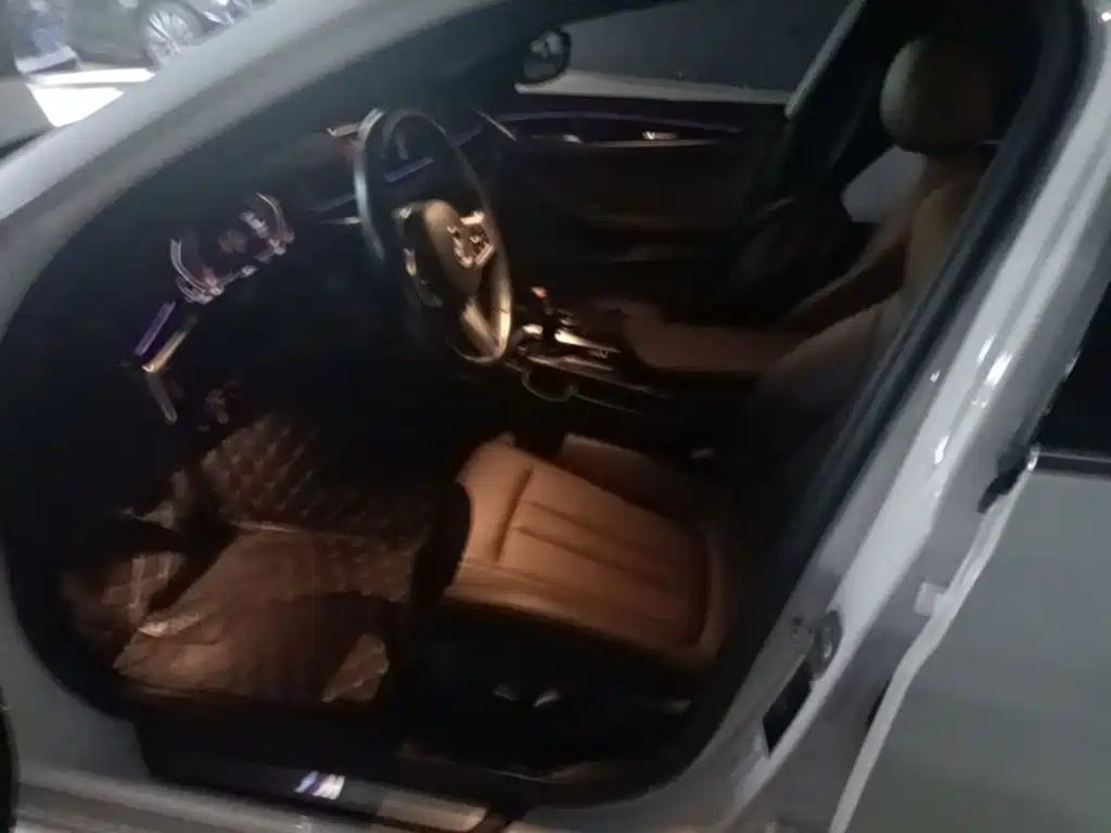 BMW 5 Series — фото 14