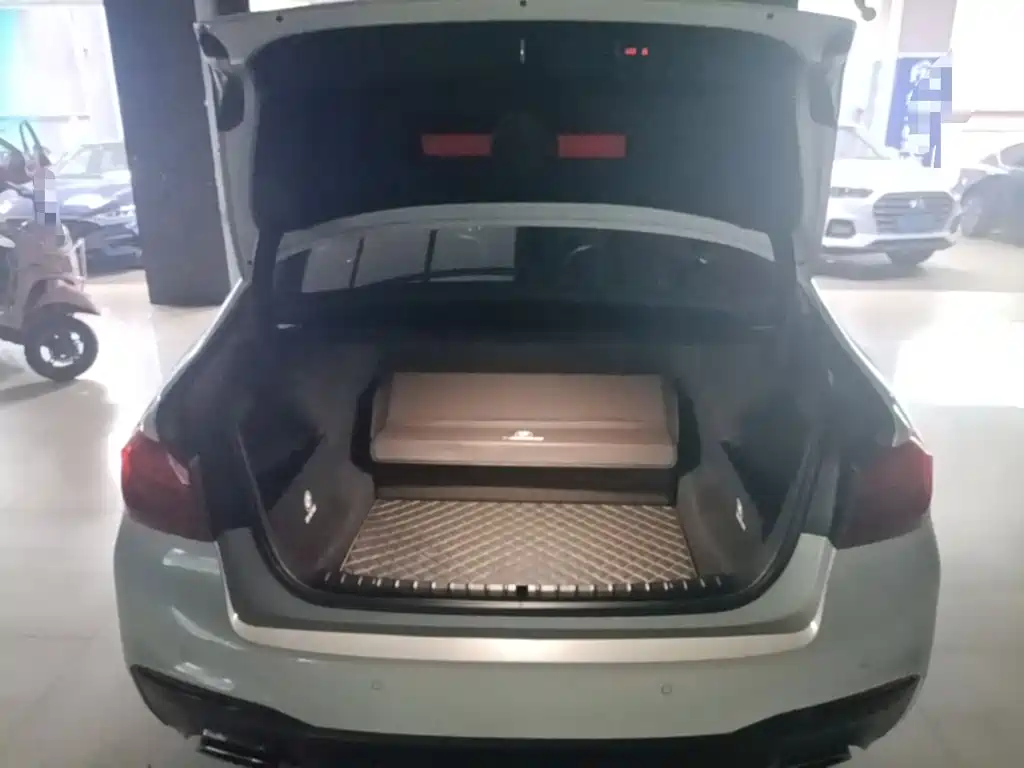BMW 5 Series — фото 18