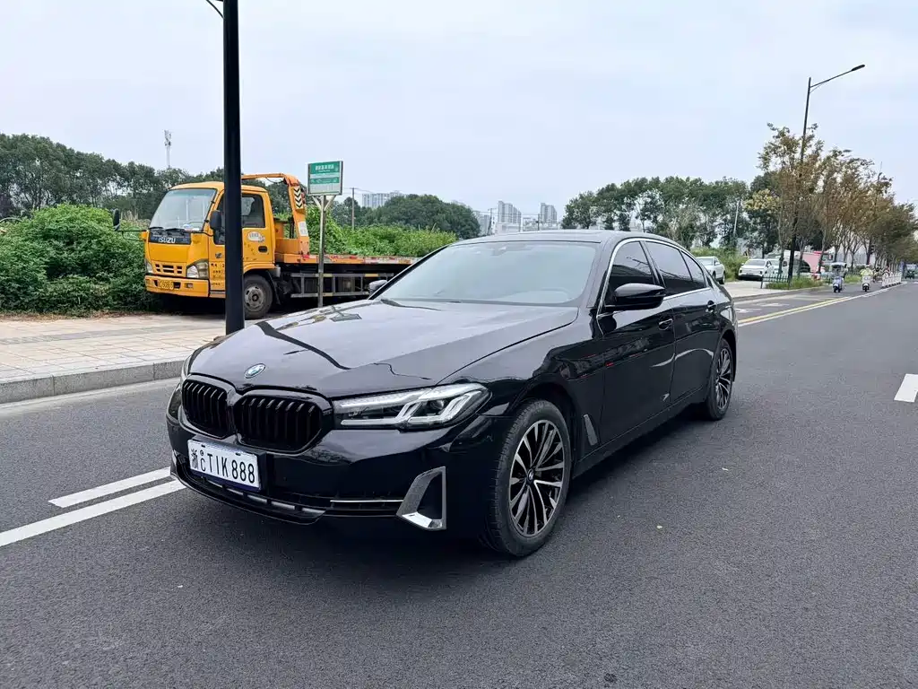 BMW 5 Series — фото 2