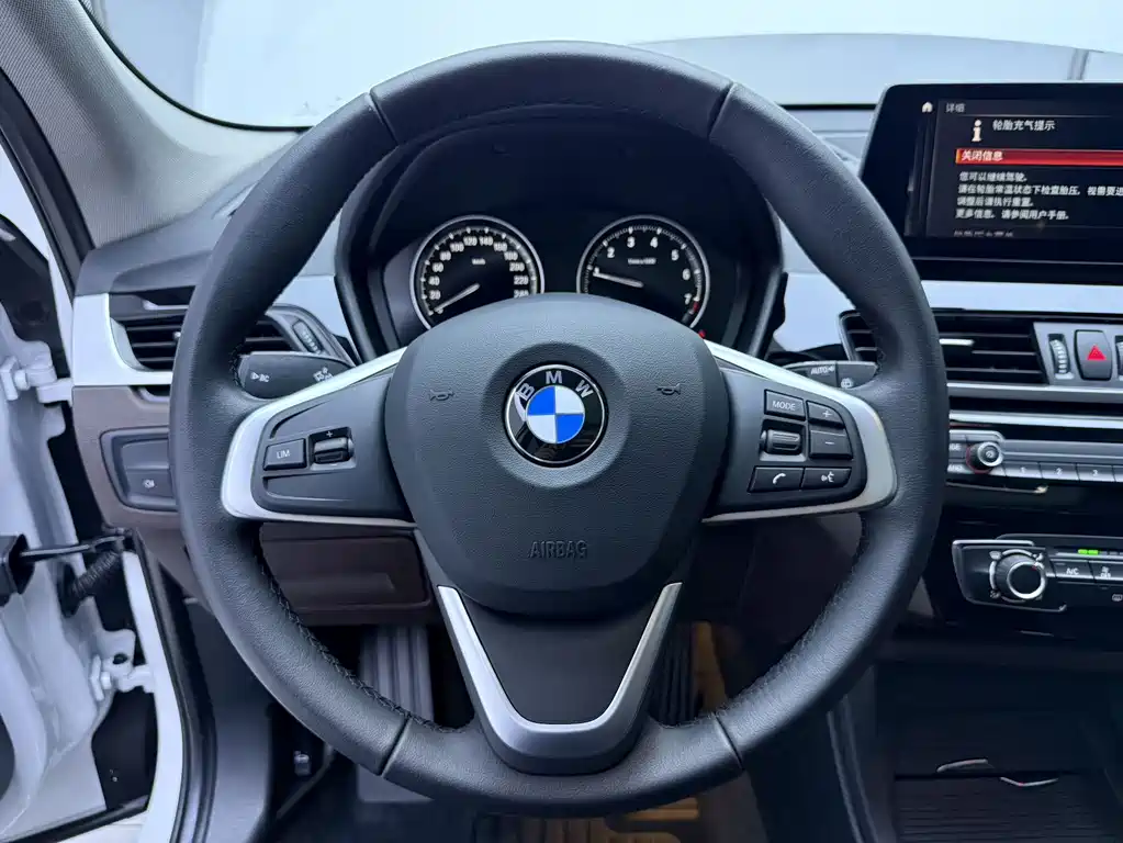BMW X1 — фото 10