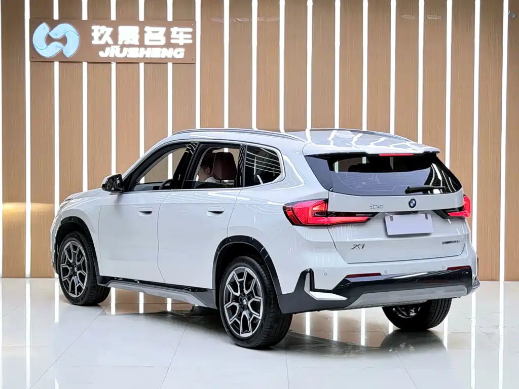 BMW X1 — фото 9