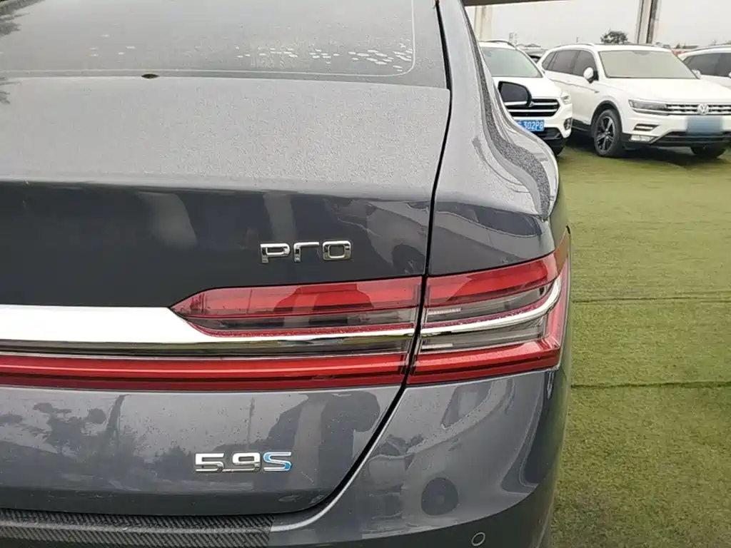 BYD Qin Pro NEV — фото 7