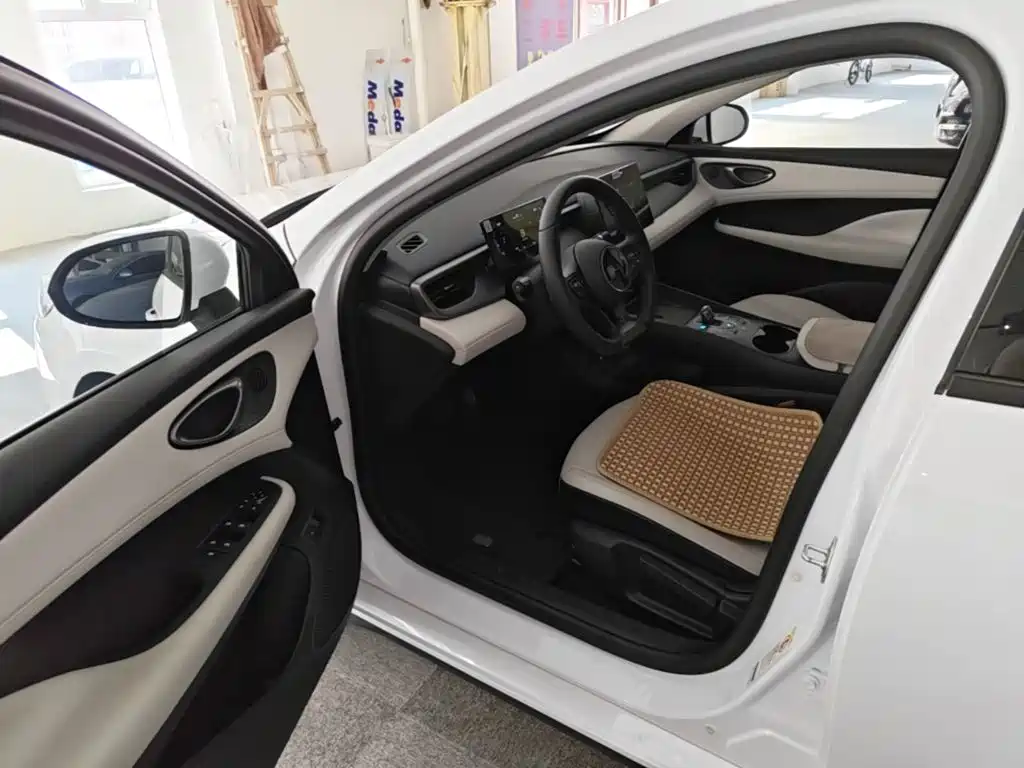 BYD Seal 05 DM-i — фото 15