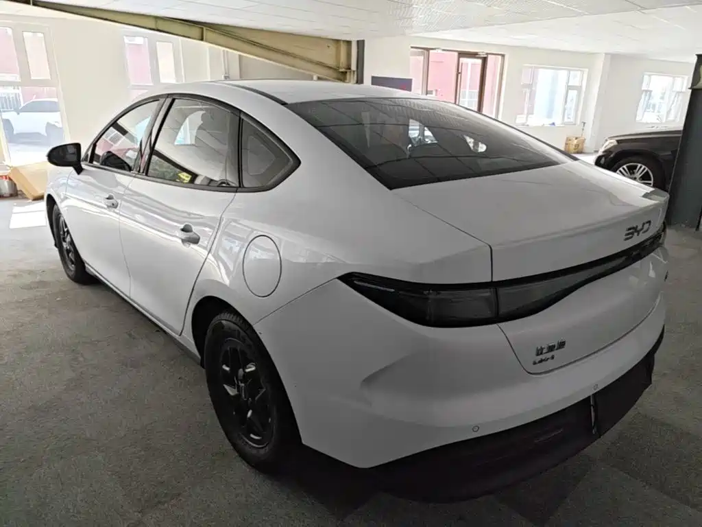 BYD Seal 05 DM-i — фото 4