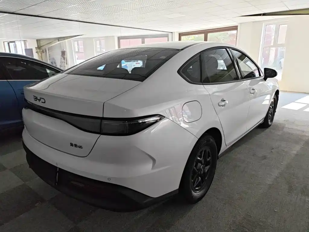 BYD Seal 05 DM-i — фото 6