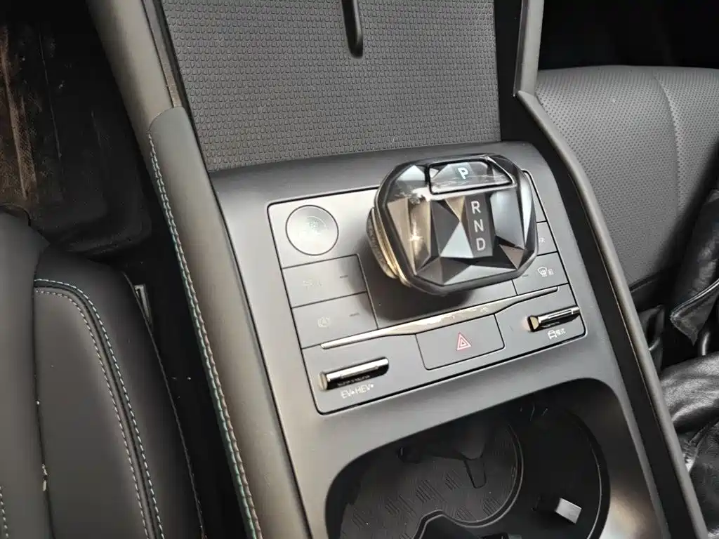 BYD Qin L — фото 10