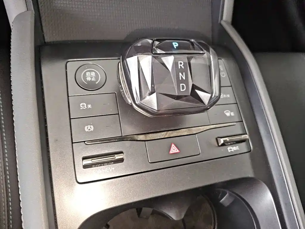 BYD Qin L — фото 13