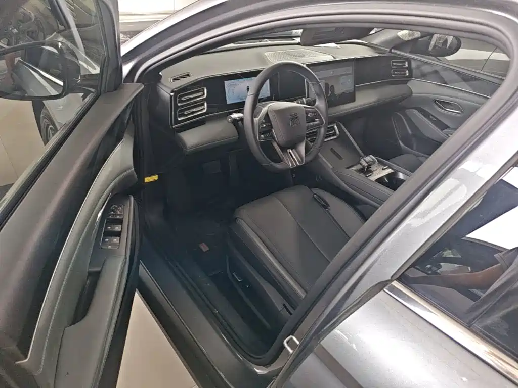 BYD Qin L — фото 15