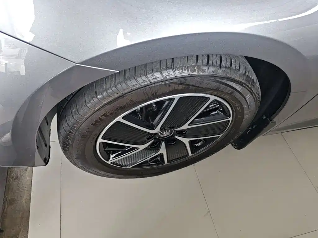 BYD Qin L — фото 22