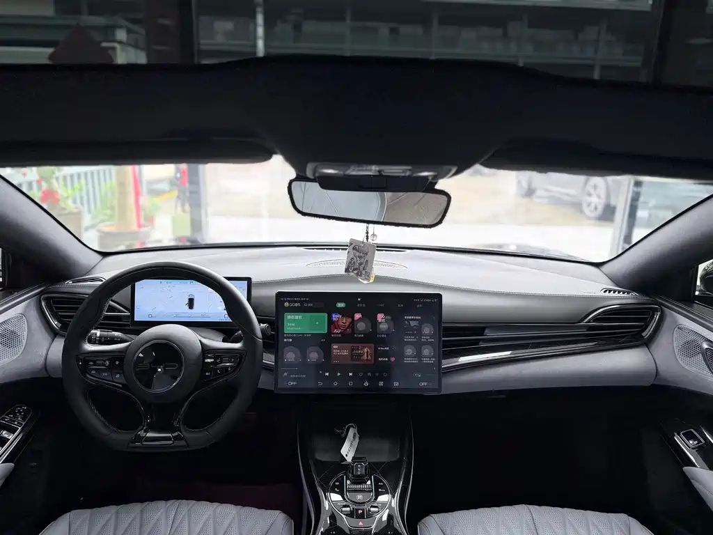 BYD Seal — фото 10