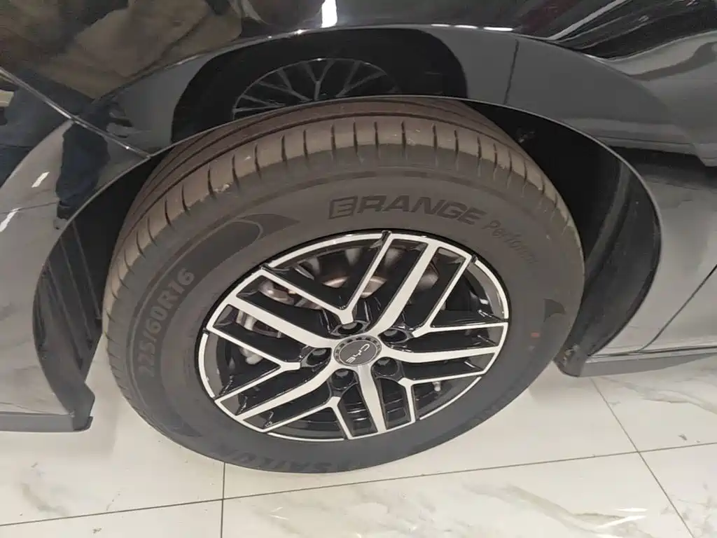 BYD Seal 05 DM-i — фото 22