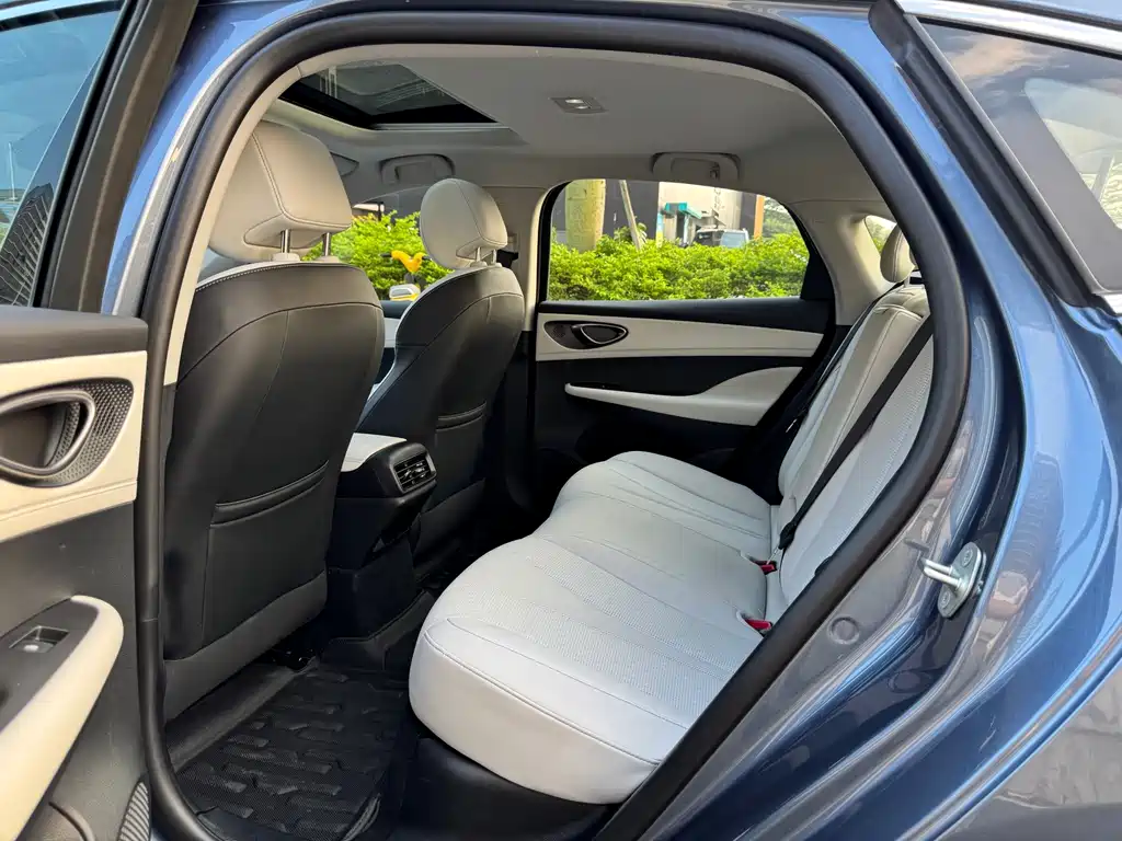 BYD Seal 05 DM-i — фото 11