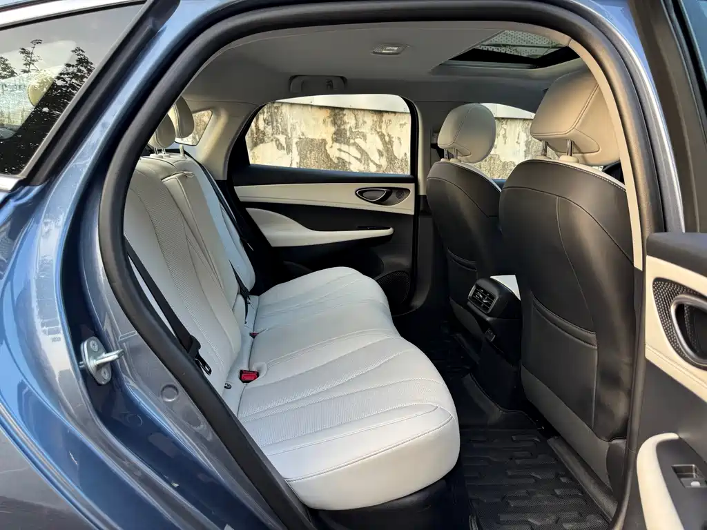 BYD Seal 05 DM-i — фото 13