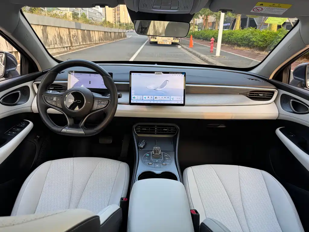 BYD Seal 05 DM-i — фото 15