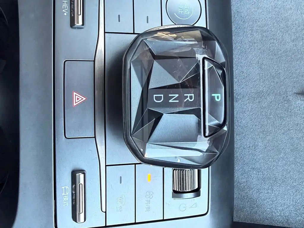 BYD Qin L — фото 17