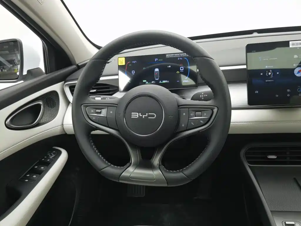BYD Seal 05 DM-i — фото 11