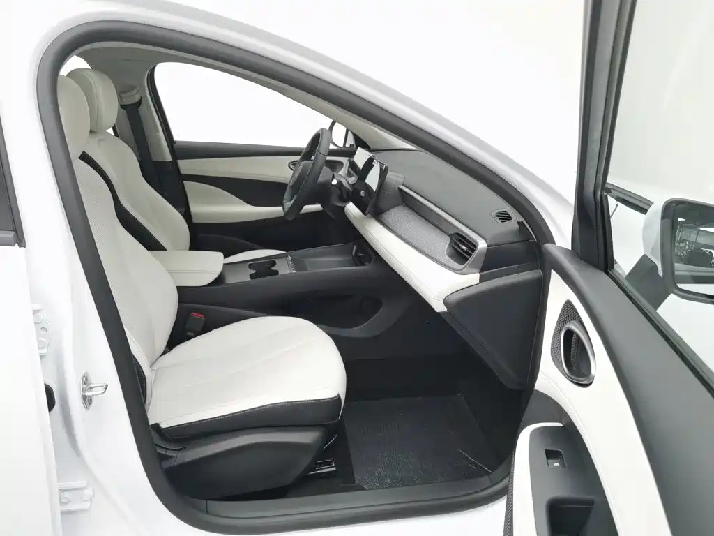 BYD Seal 05 DM-i — фото 23