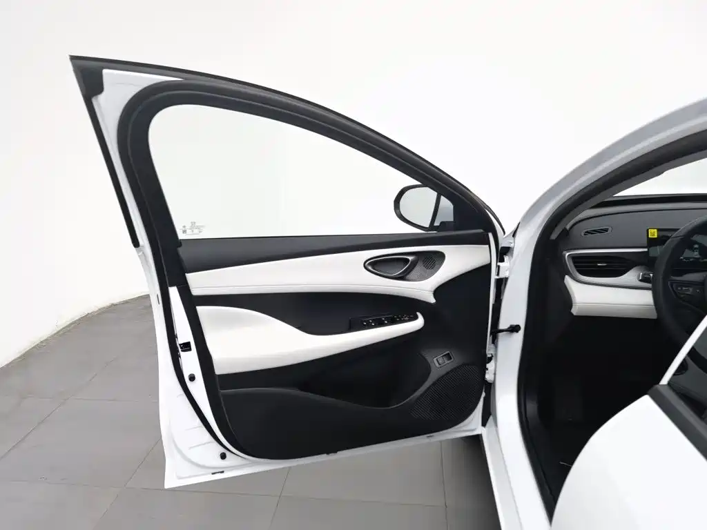 BYD Seal 05 DM-i — фото 8