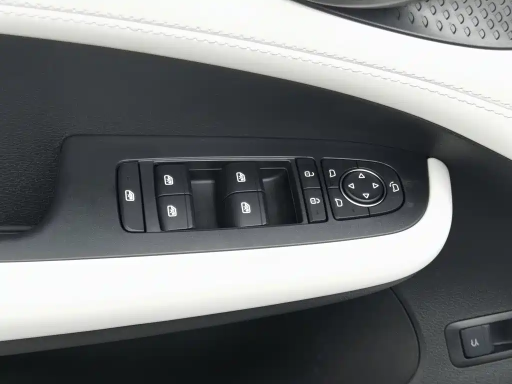 BYD Seal 05 DM-i — фото 9