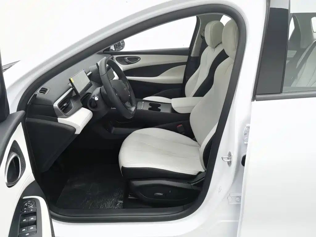 BYD Seal 05 DM-i — фото 10