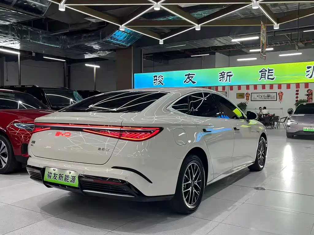 BYD Seal 07 DM-i — фото 9
