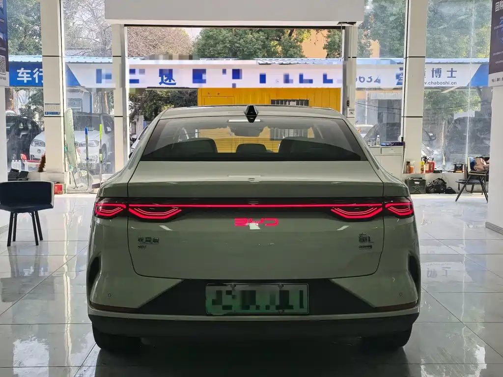BYD Qin L — фото 6