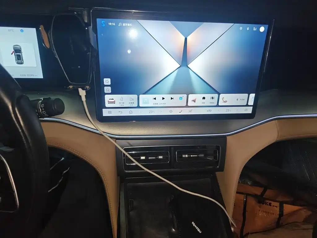 BYD L DM-i — фото 9