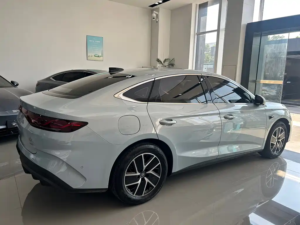 BYD Qin L — фото 8
