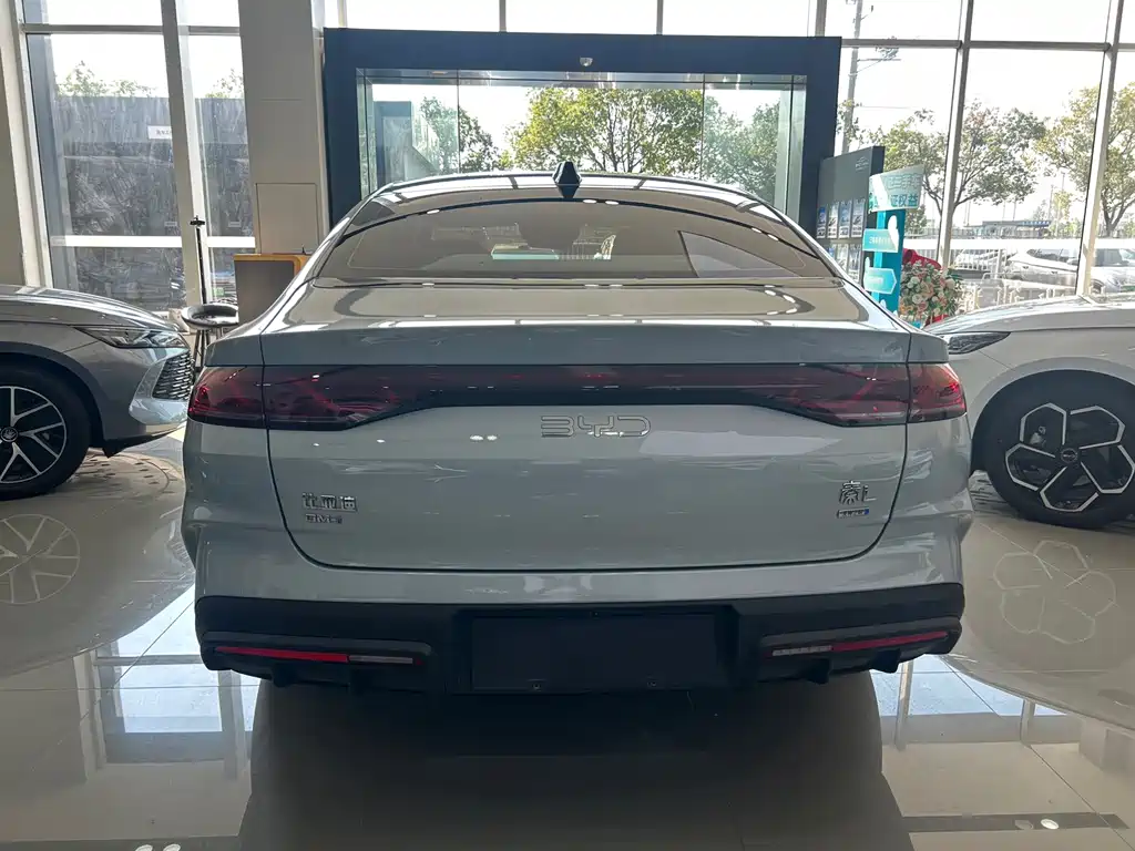 BYD Qin L — фото 9