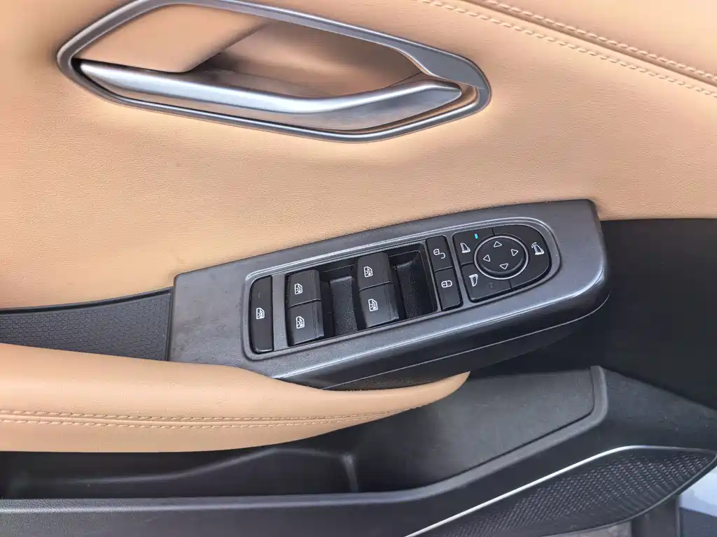 BYD L DM-i — фото 23