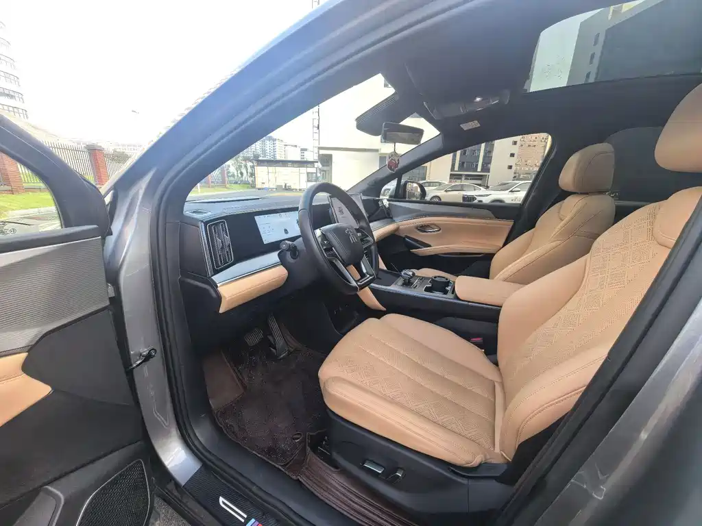 BYD L DM-i — фото 4